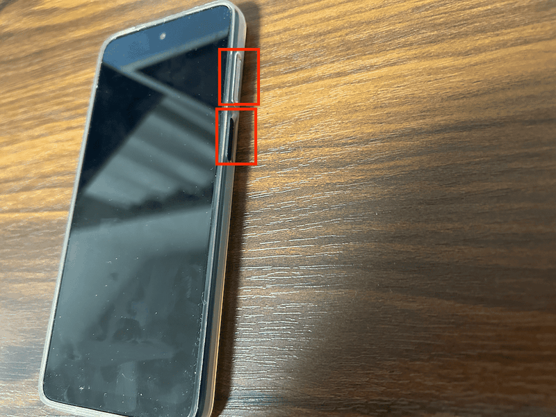 Androidの電源ボタンと音量ダウンを同時に1秒押す画面